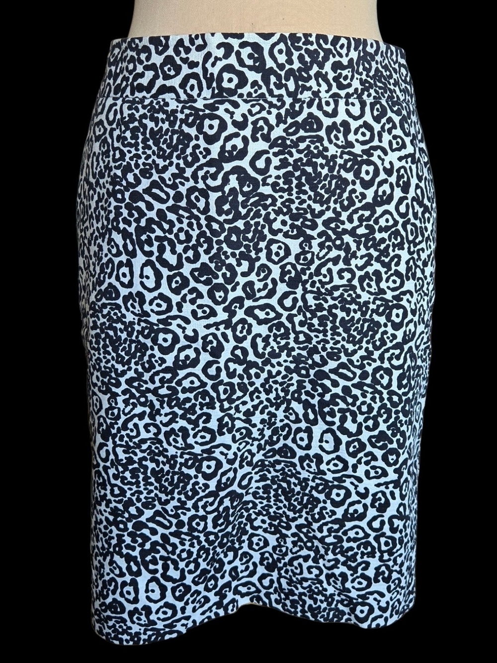 Ann Taylor Black and White Animal Print Skirt Sz 6